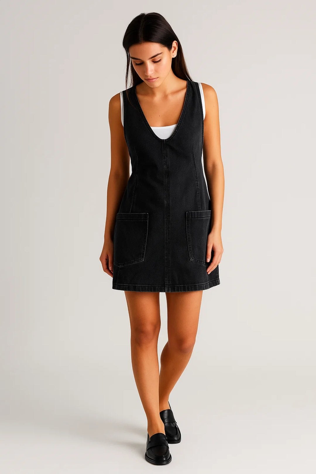 Jeanskleid Kurz | V-Ausschnitt mit Aufgesetzten Taschen | Lässig und Vielseitig