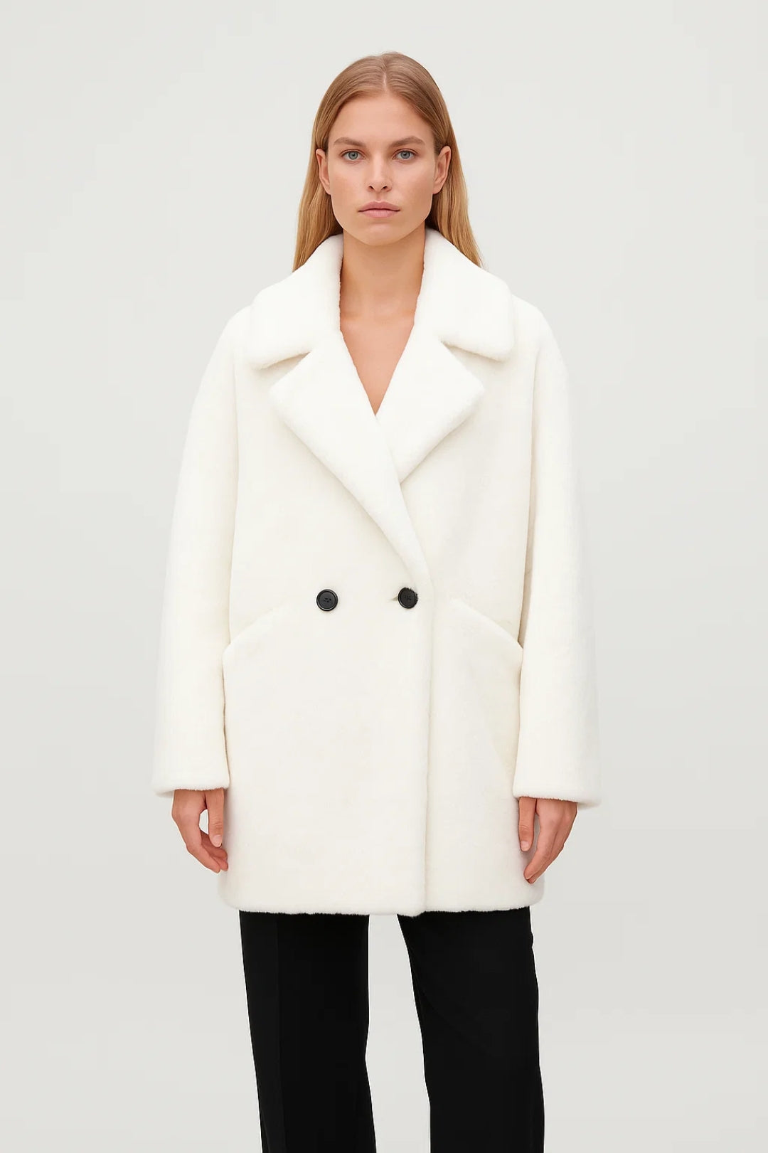 Kurzer Mantel | Weiter Schnitt mit Reverskragen | Schlichte Eleganz