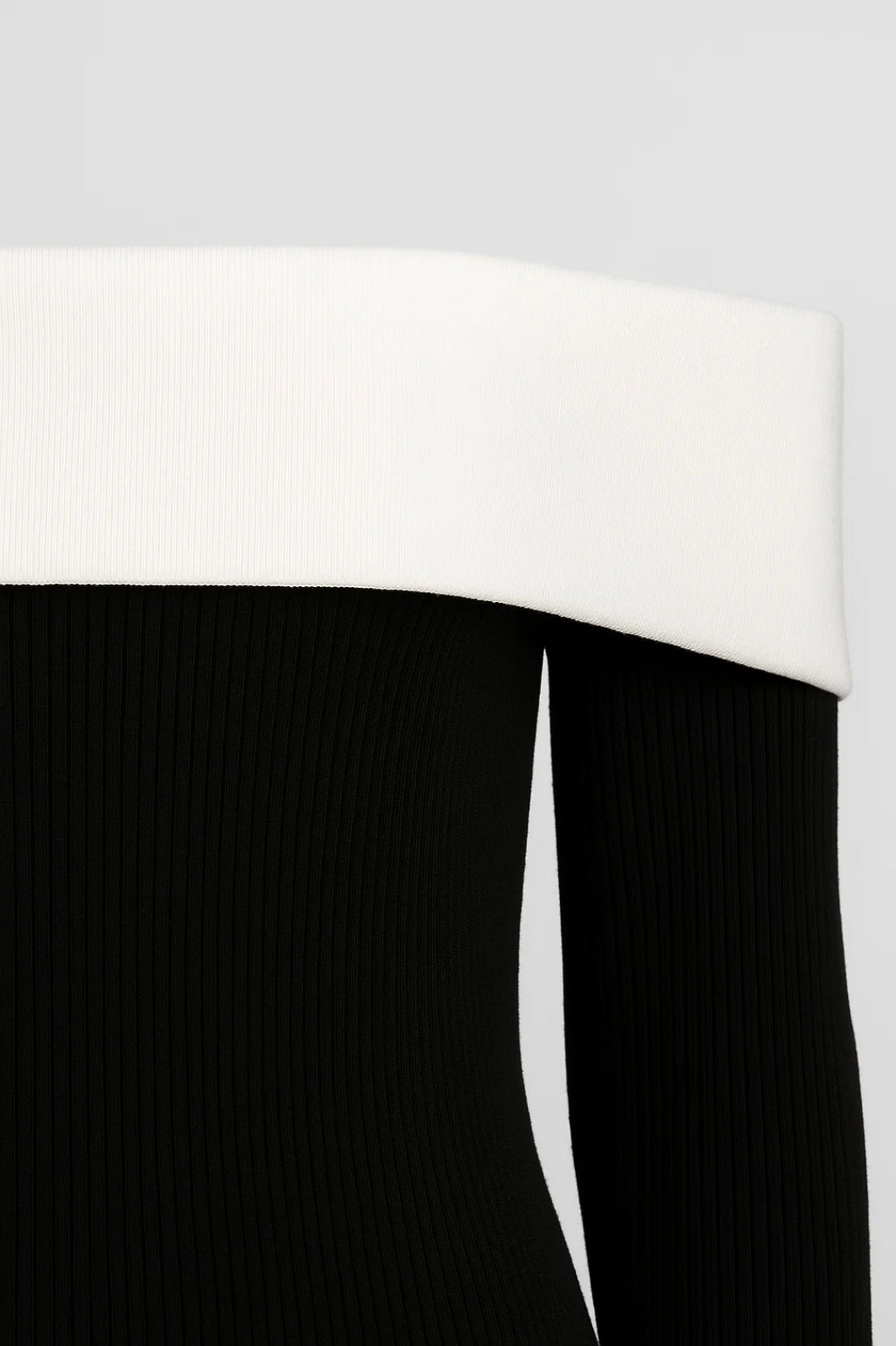 Langes Kleid | Schulterfrei mit Kontrastdetail | Klassische Abendmode