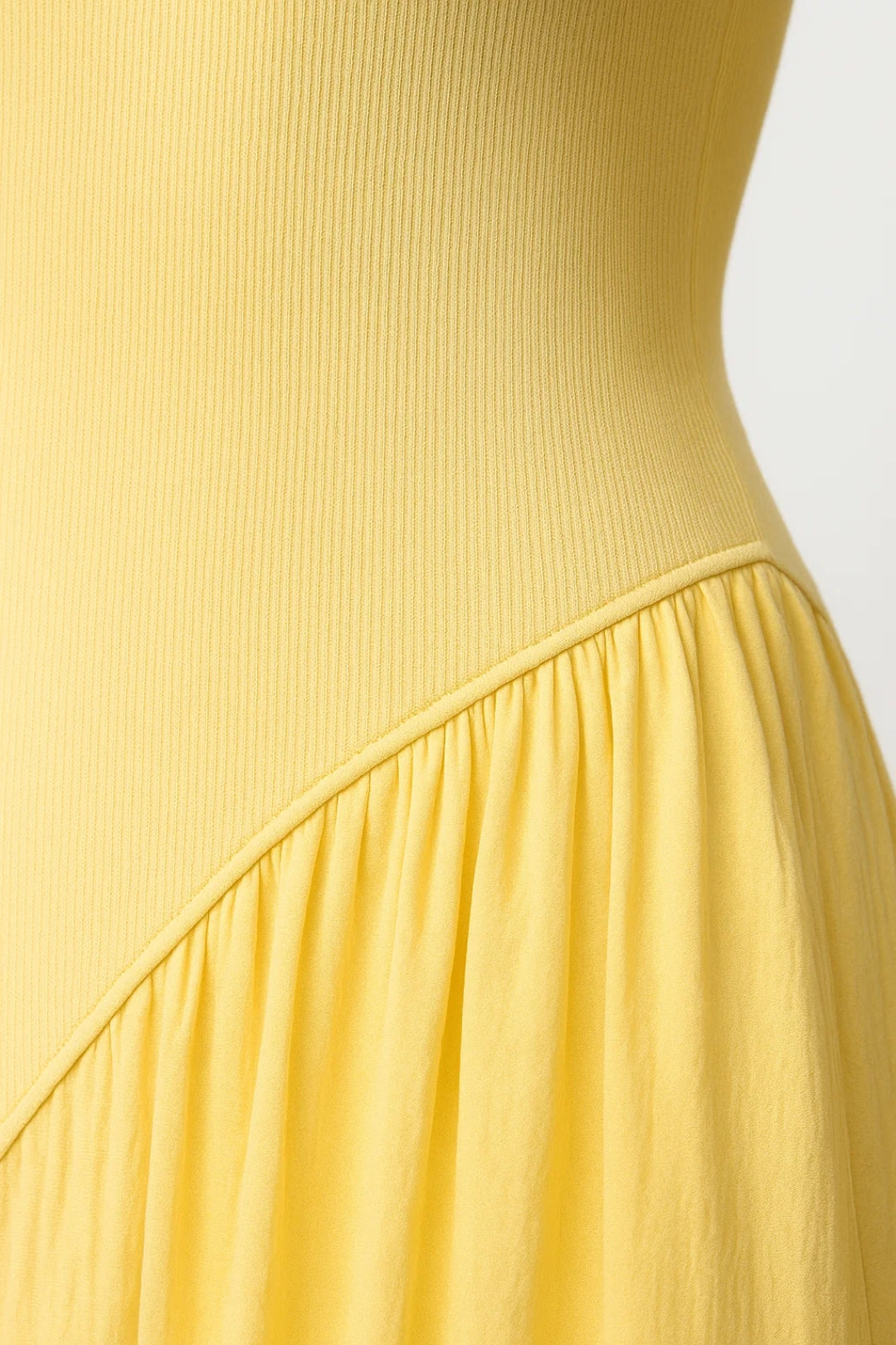 Sommerkleid Lang | Ärmelloser Schnitt mit Racerback | Leicht und Alltagsfreundlich