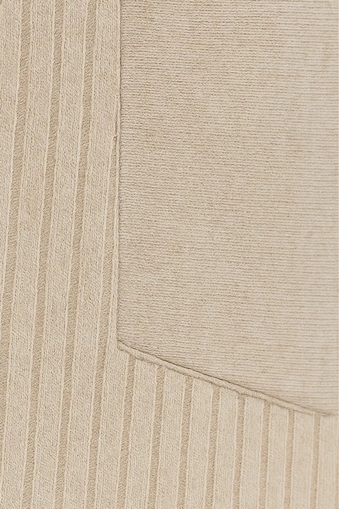 Trägerkleid | Kurz mit Tasche | Moderne Schlichtheit