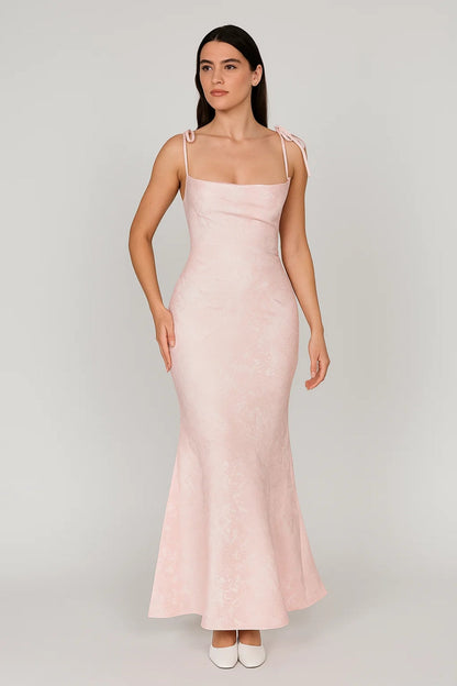 Abendkleid | Figurbetont mit Schleifendetail | Zarte Eleganz