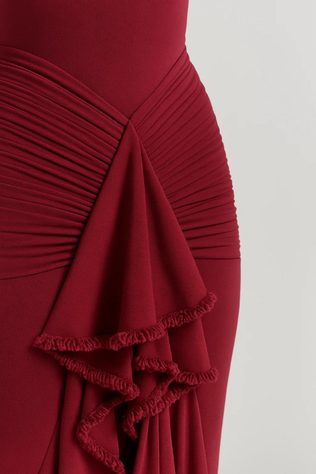 Abendkleid | Figurbetont mit Volantdetail | Ausdrucksvolle Eleganz