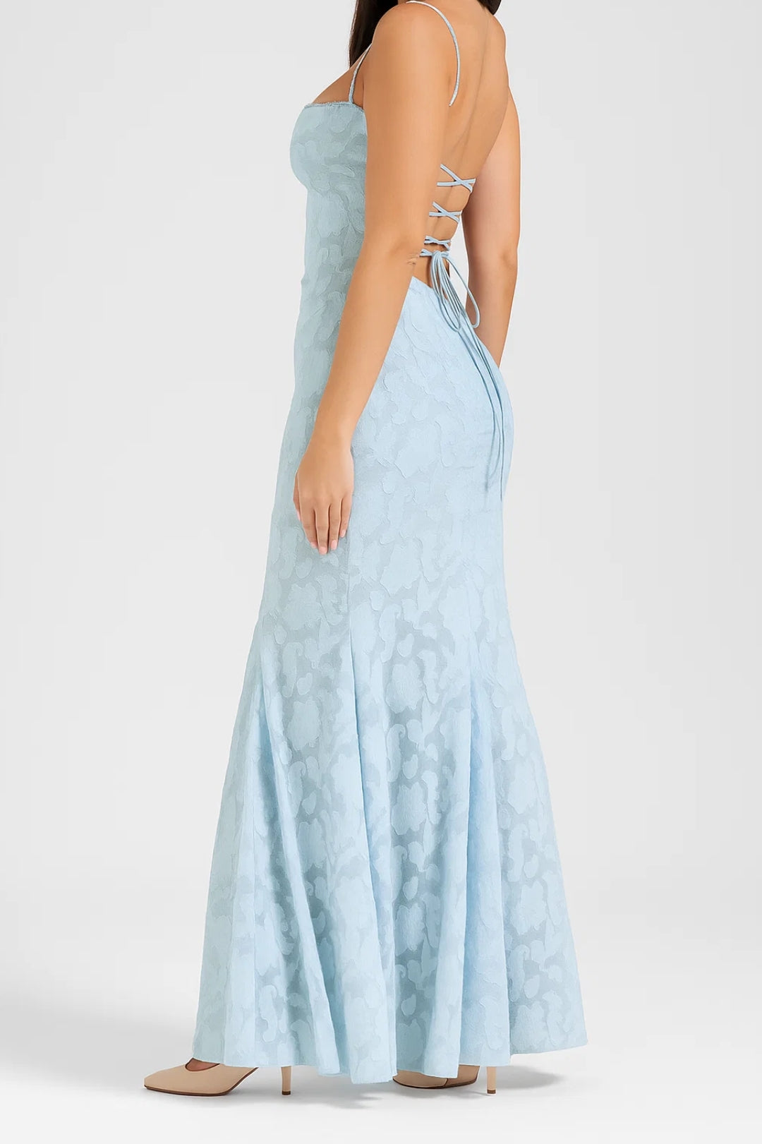 Abendkleid | Figurbetont mit feinen Trägern | Zarte Eleganz