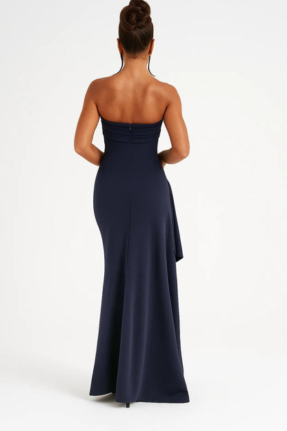 Abendkleid | Schulterfrei mit Schlitz | Elegante Silhouette
