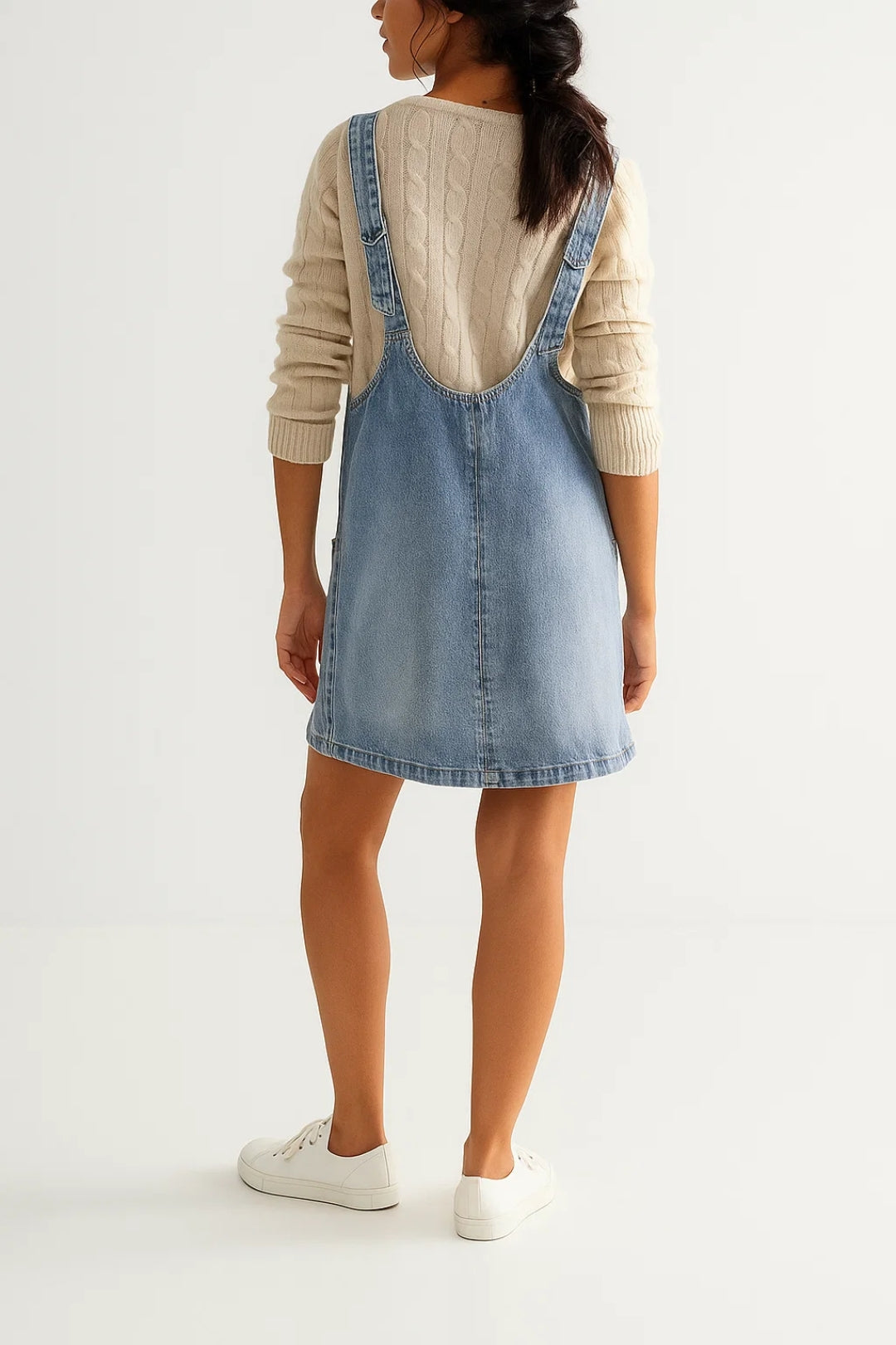 Jeanskleid Kurz | V-Ausschnitt mit Aufgesetzten Taschen | Lässig und Vielseitig