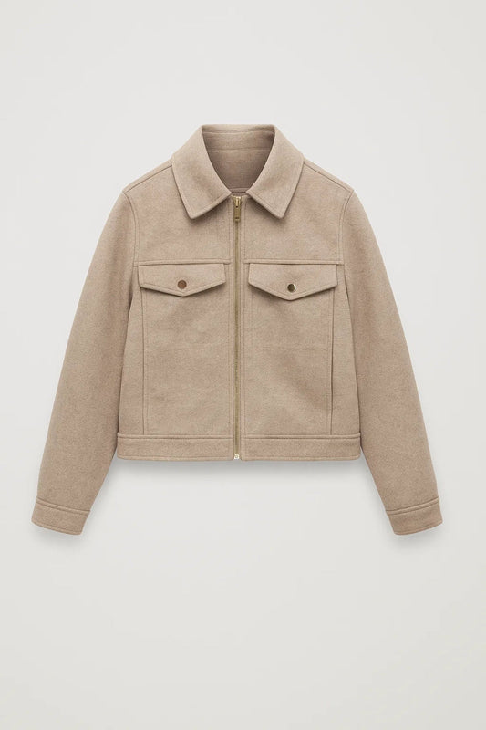 Kurze Jacke | Gerader Schnitt mit Taschenklappen | Klassische Schlichtheit