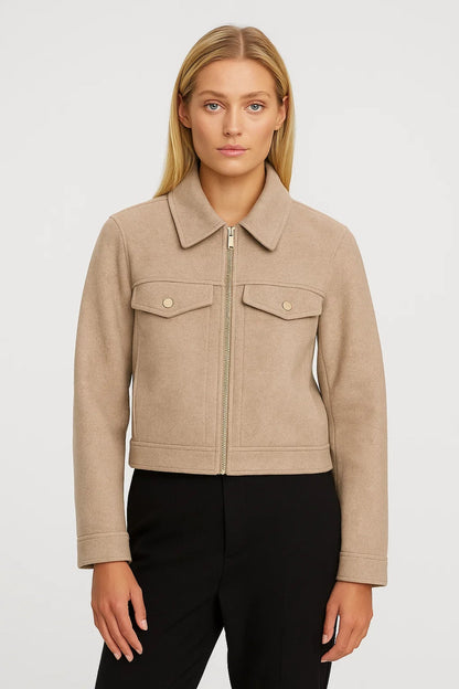 Kurze Jacke | Gerader Schnitt mit Taschenklappen | Klassische Schlichtheit