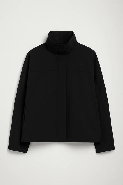 Kurze Jacke | Hoher Kragen und gerader Schnitt | Schlichte Eleganz