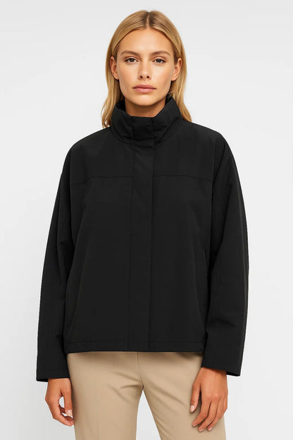 Kurze Jacke | Hoher Kragen und gerader Schnitt | Schlichte Eleganz