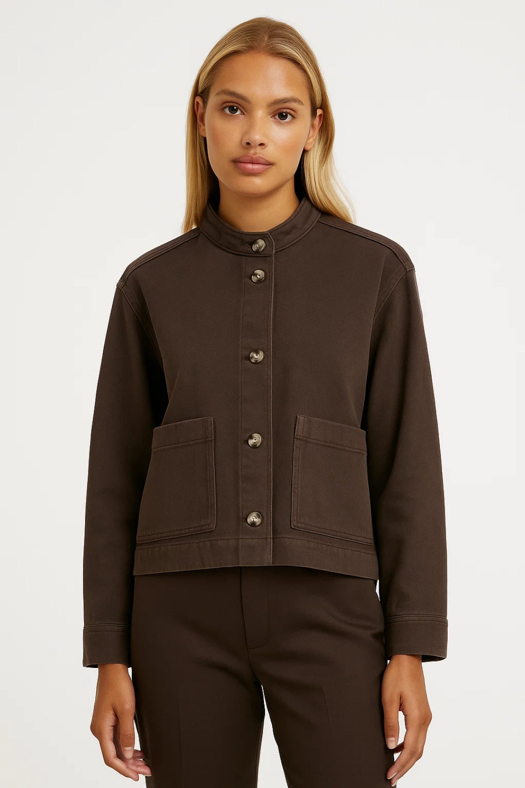 Kurze Jacke | Stehkragen und Knopfleiste | Schlichte Eleganz