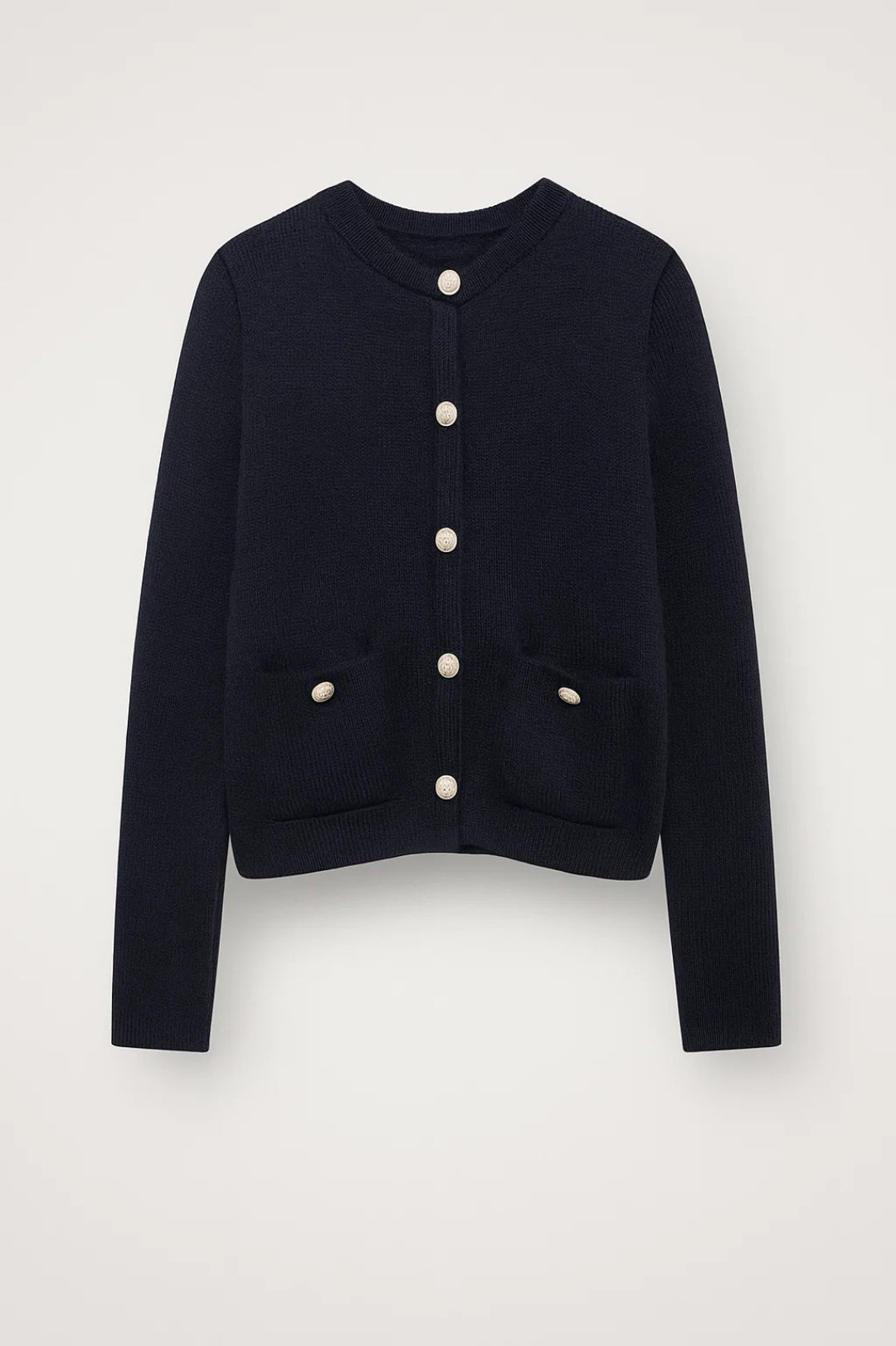 Kurze Strickjacke | Mit Knöpfen und Taschen | Zeitlose Eleganz