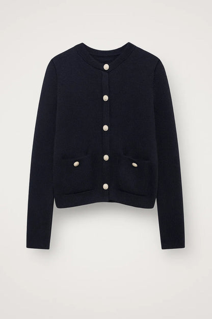 Kurze Strickjacke | Mit Knöpfen und Taschen | Zeitlose Eleganz