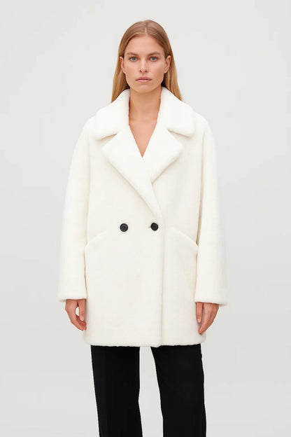 Kurzer Mantel | Weiter Schnitt mit Reverskragen | Schlichte Eleganz