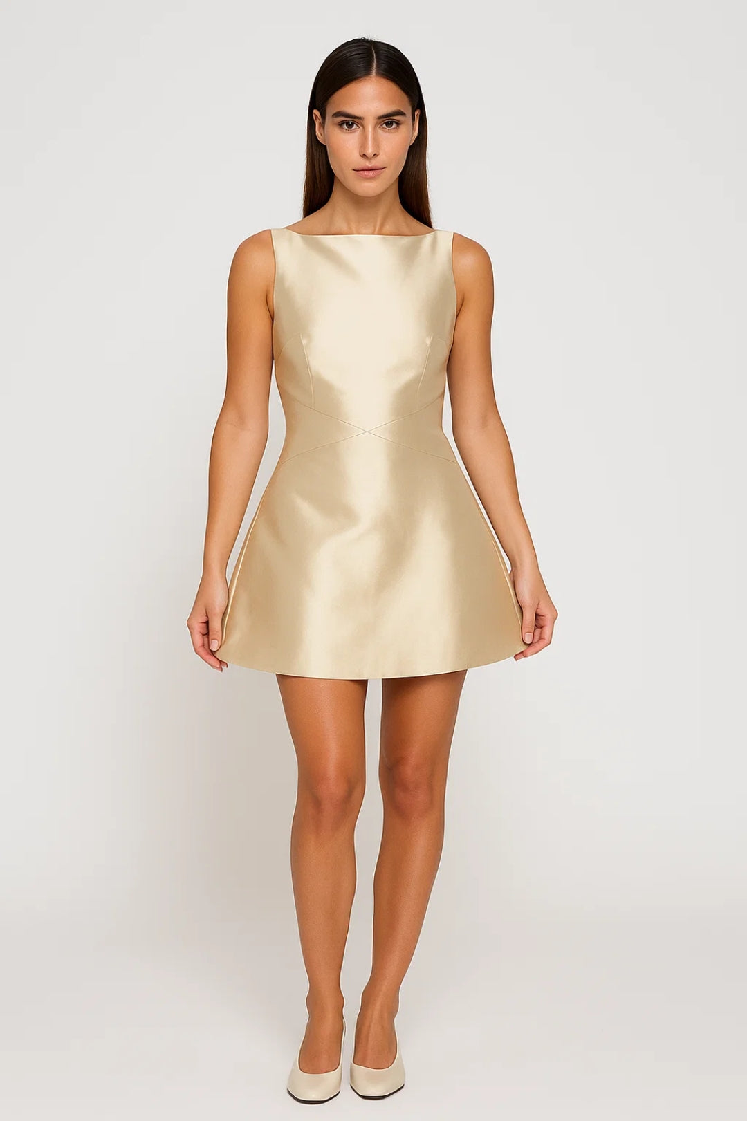 Kurzes Kleid | Ausgestellter Schnitt | Moderne Eleganz