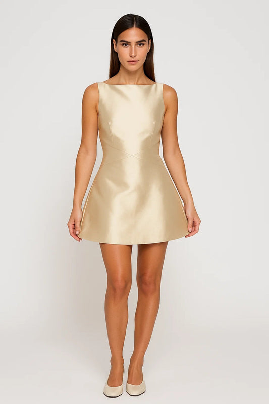 Kurzes Kleid | Ausgestellter Schnitt | Moderne Eleganz