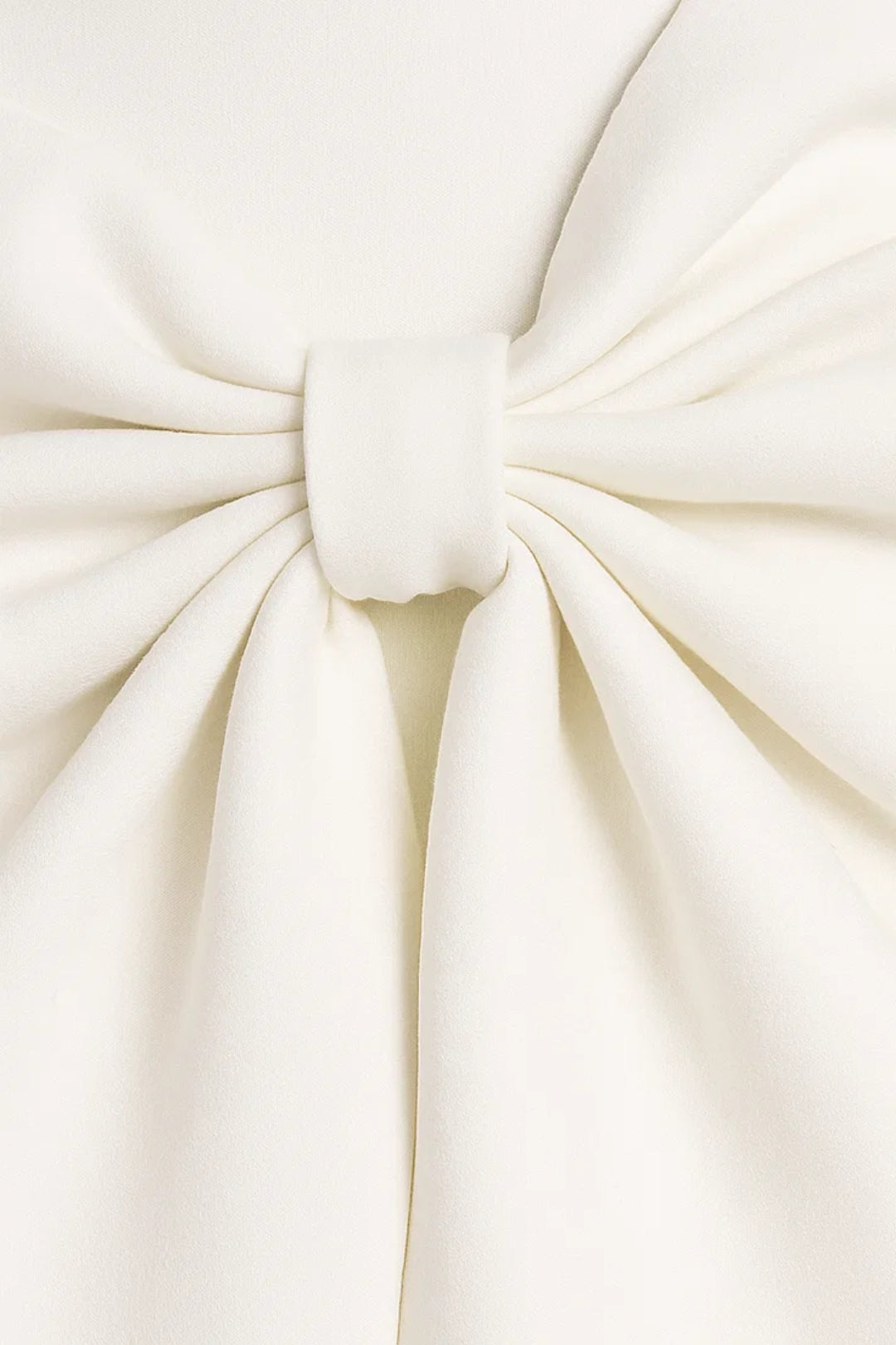 Kurzes Kleid | Breite Träger | Ausgestellter Rock