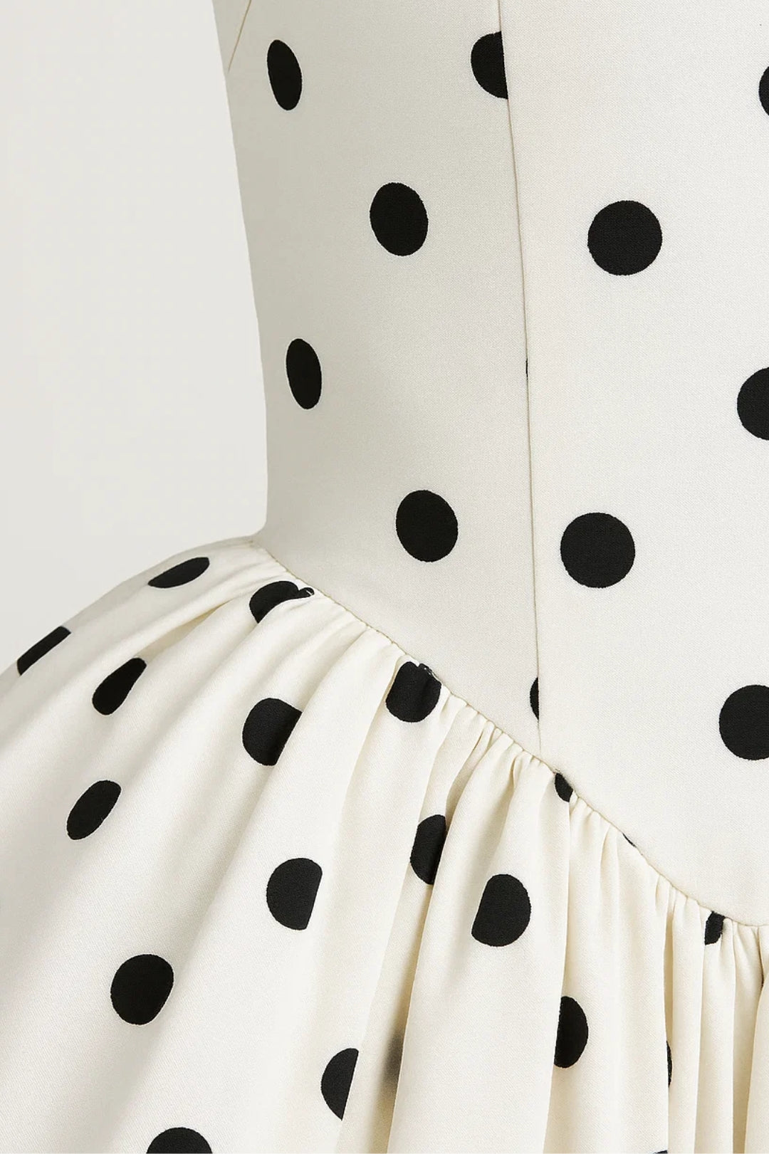 Kurzes Kleid | Neckholder | Ballonrock