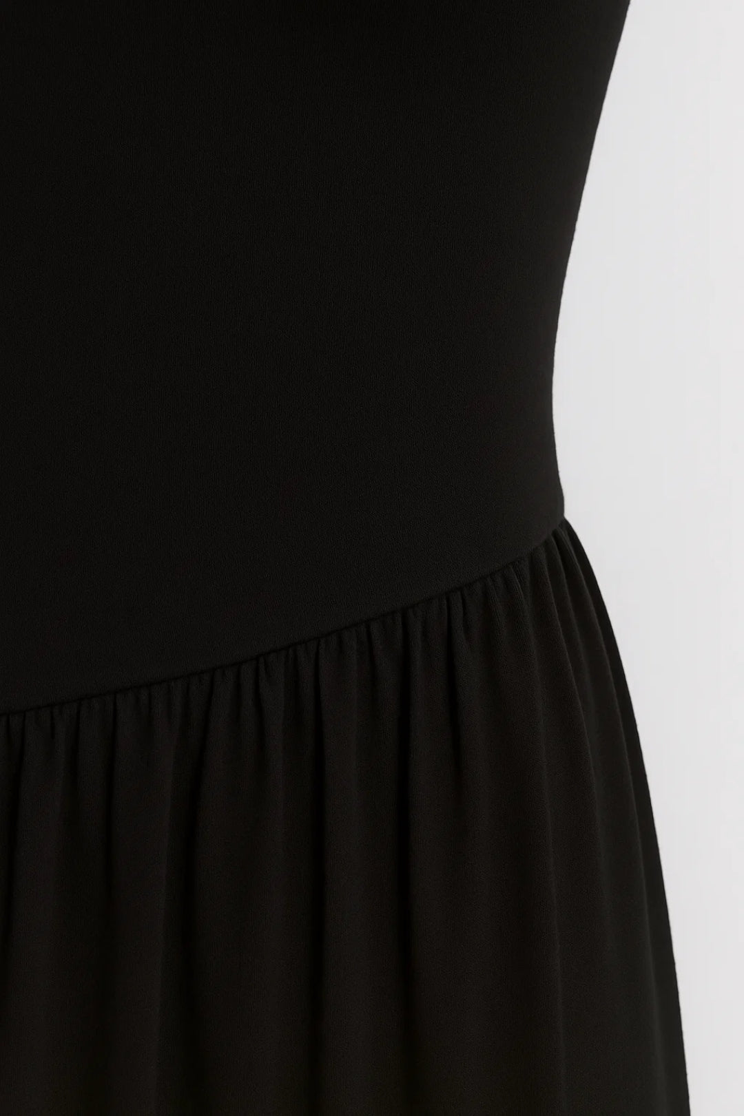 Kurzes Kleid | Schulterfrei | Moderne Eleganz