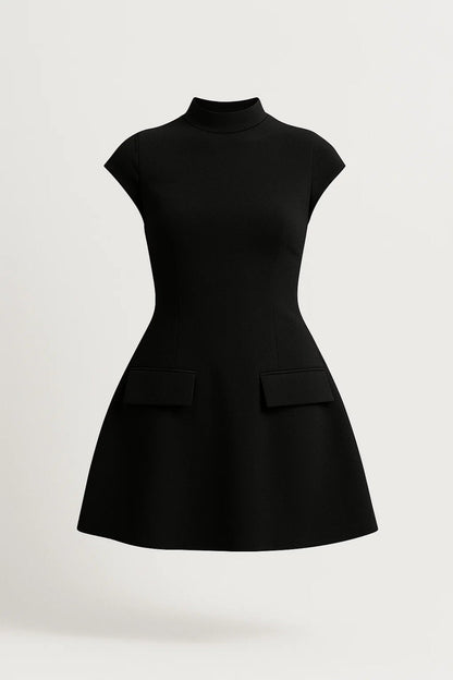 Kurzes Kleid | Stehkragen | Figurbetonter Schnitt