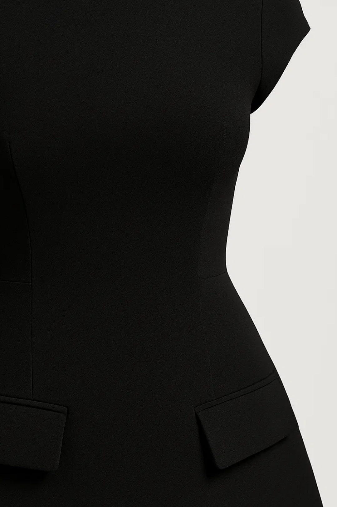 Kurzes Kleid | Stehkragen | Figurbetonter Schnitt