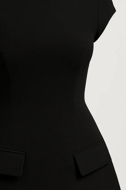 Kurzes Kleid | Stehkragen | Figurbetonter Schnitt