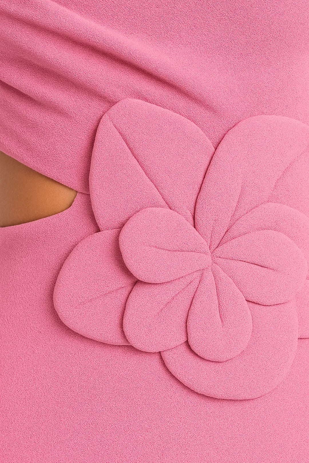 Langes Kleid | Asymmetrischer Schnitt mit Blütendetail | Elegante Raffinesse