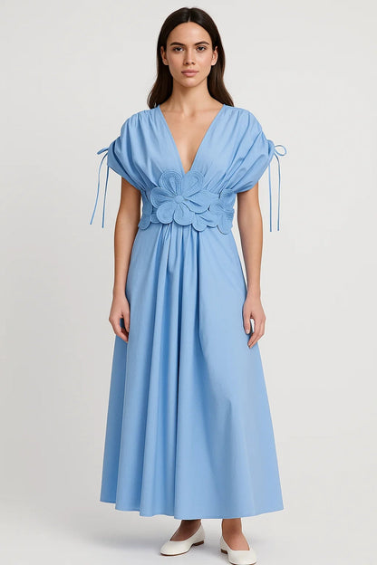 Langes Kleid | Blumendetail an der Taille | Sommerliche Eleganz