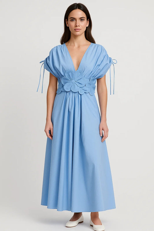 Langes Kleid | Blumendetail an der Taille | Sommerliche Eleganz