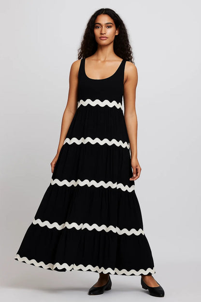 Langes Kleid | Ärmellos | Kontrastmuster mit Wellenlinien