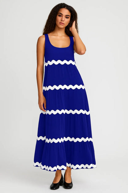 Langes Kleid | Ärmellos | Kontrastmuster mit Wellenlinien