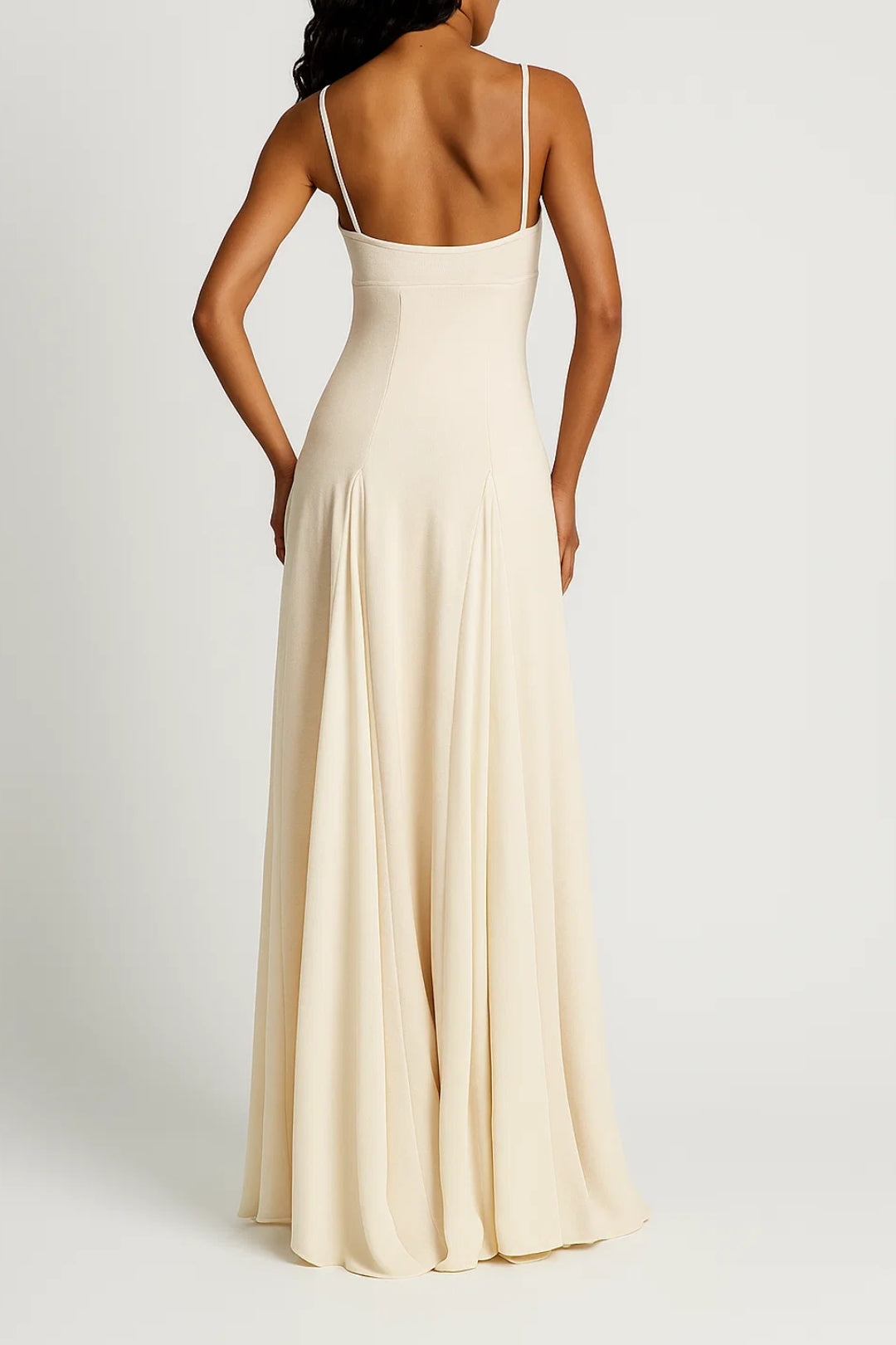 Langkleid mit Spaghettiträgern | Schwingender Saum und Figurbetonte Taille | Elegant und Fliessend