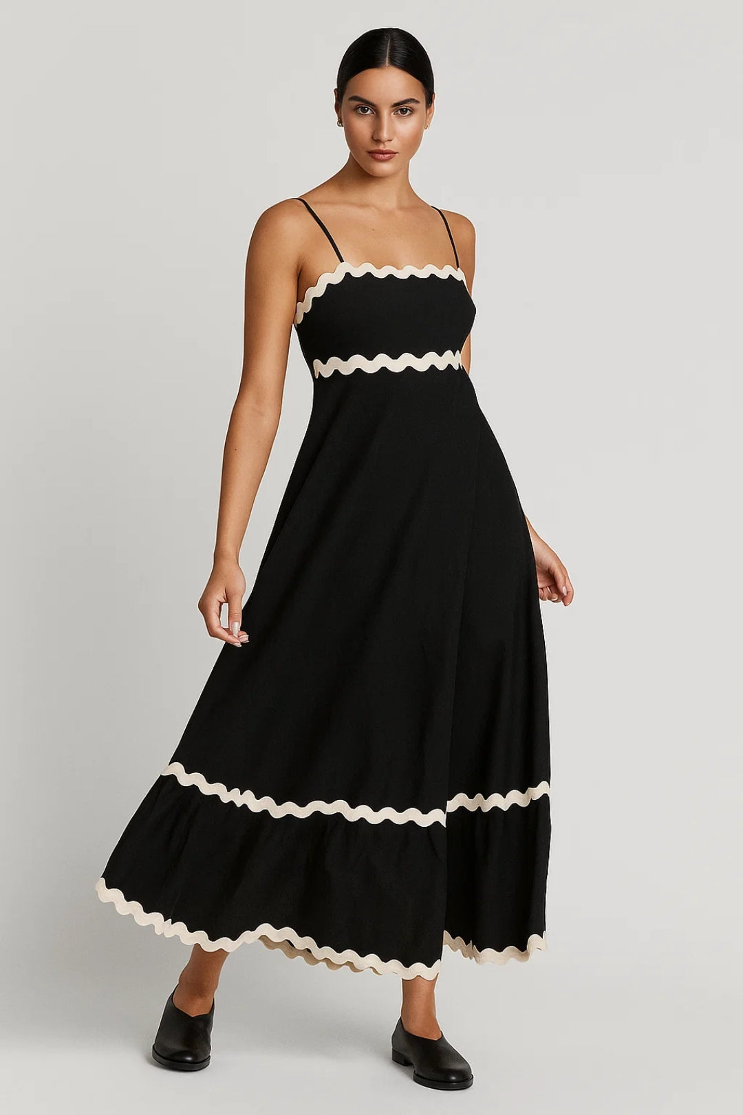 Maxi Kleid | Spaghettiträger mit Zierborten | Verspielte Eleganz