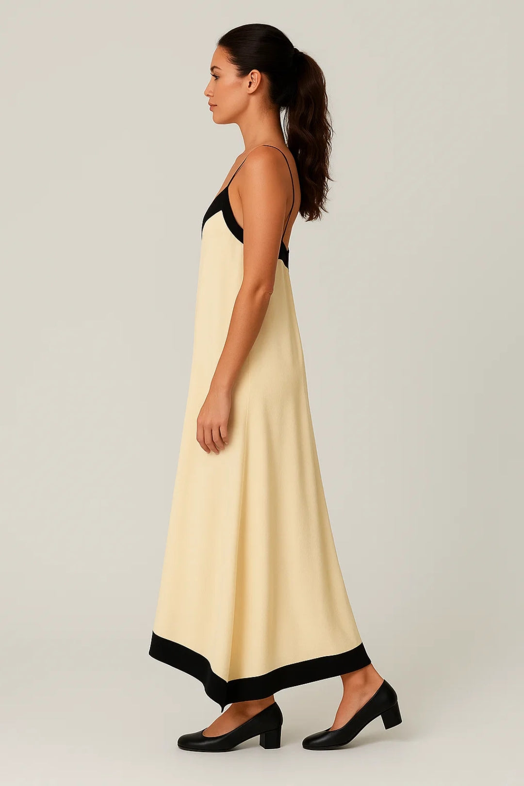 Maxikleid | Spaghettiträger mit Kontrastdetails | Moderne Eleganz