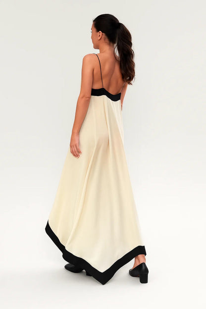 Maxikleid | Spaghettiträger mit Kontrastdetails | Moderne Eleganz