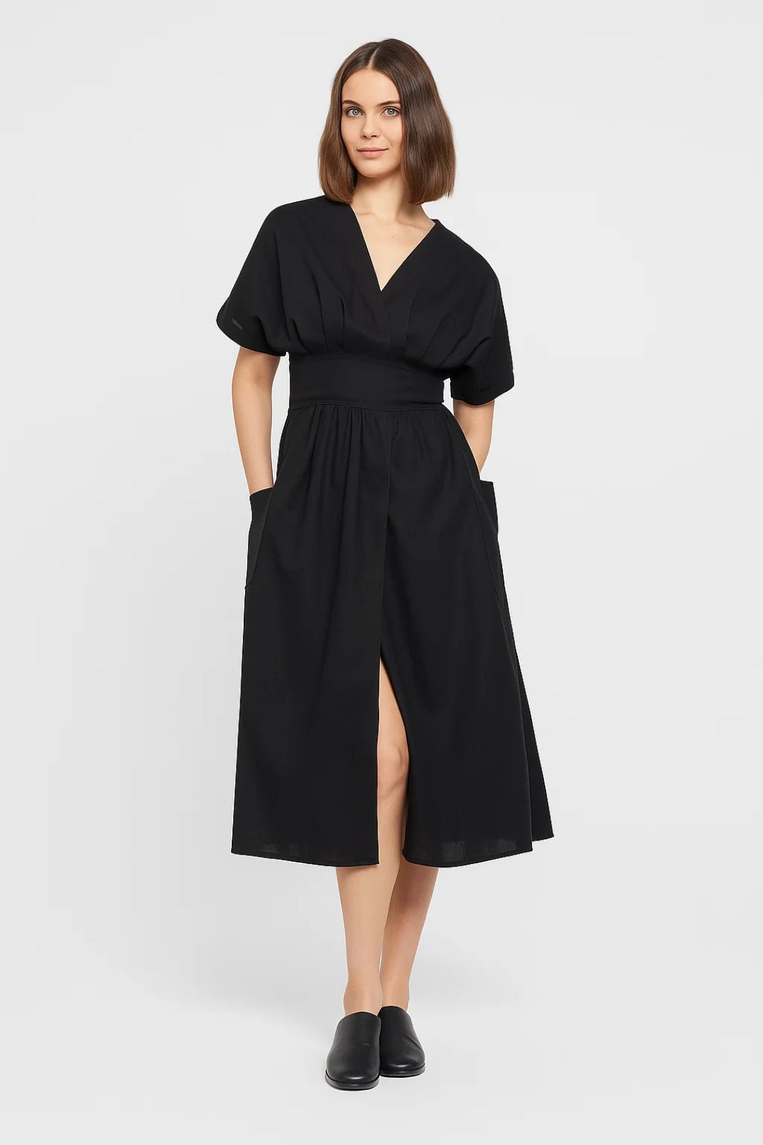 Midi Kleid | Kurzarm mit V-Ausschnitt | Elegante Schlichtheit