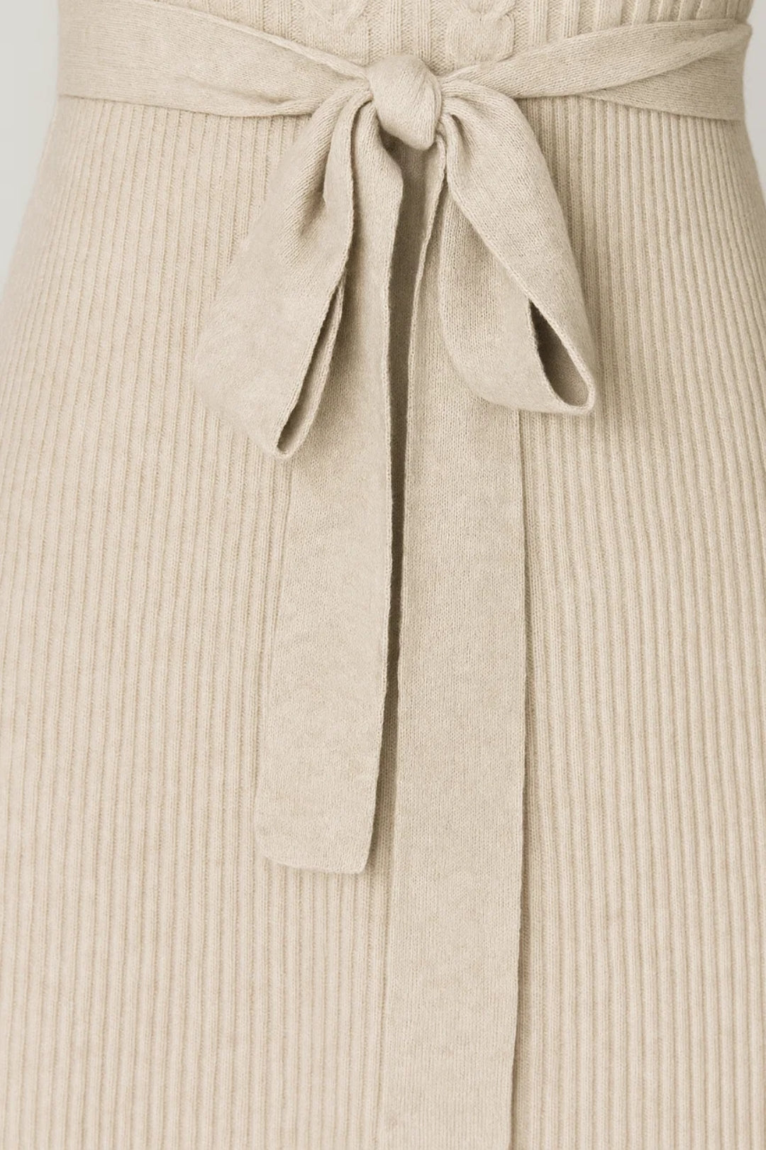 Midi Kleid | Langarm mit Bindegürtel | Zeitlose Eleganz