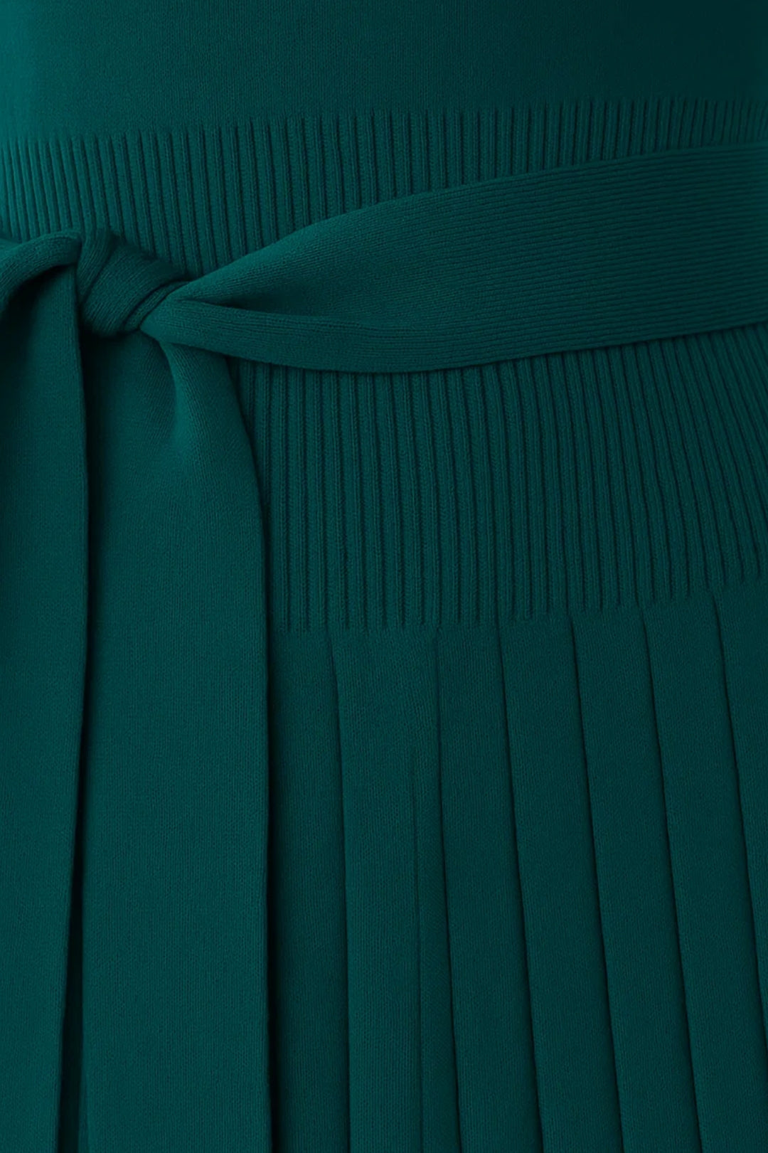 Midi Kleid | Langarm mit Faltenrock | Elegante Schlichtheit