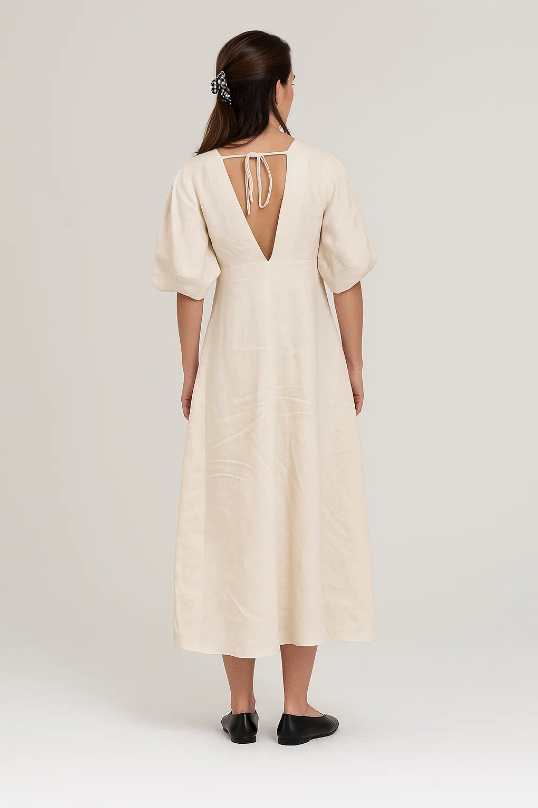 Midi Kleid | V-Ausschnitt mit Knopfleiste | Schlichte Raffinesse