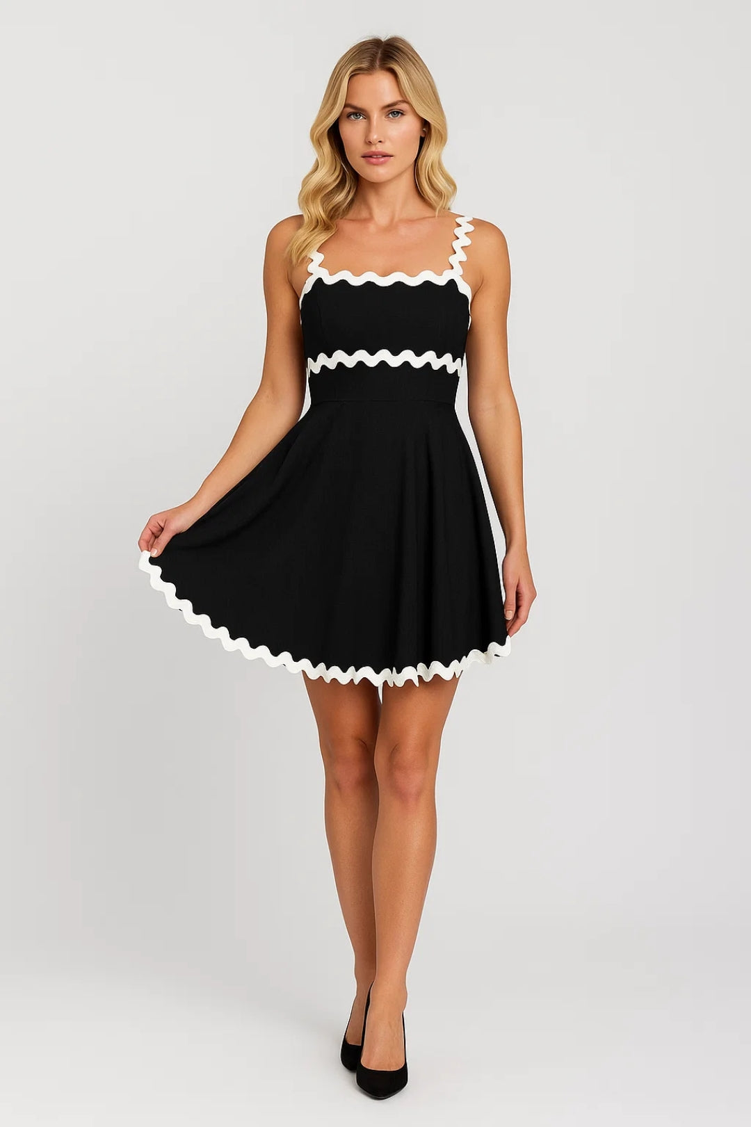 Mini Kleid | Träger mit Zierborten | Verspielte Eleganz