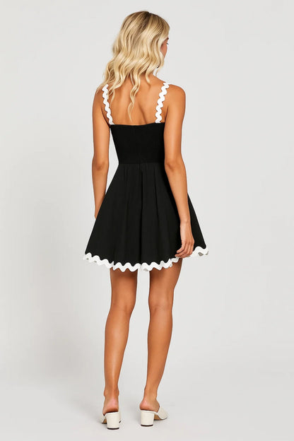 Mini Kleid | Träger mit Zierborten | Verspielte Eleganz