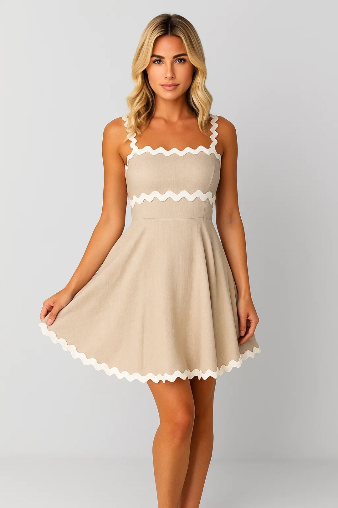 Mini Kleid | Träger mit Zierborten | Verspielte Eleganz