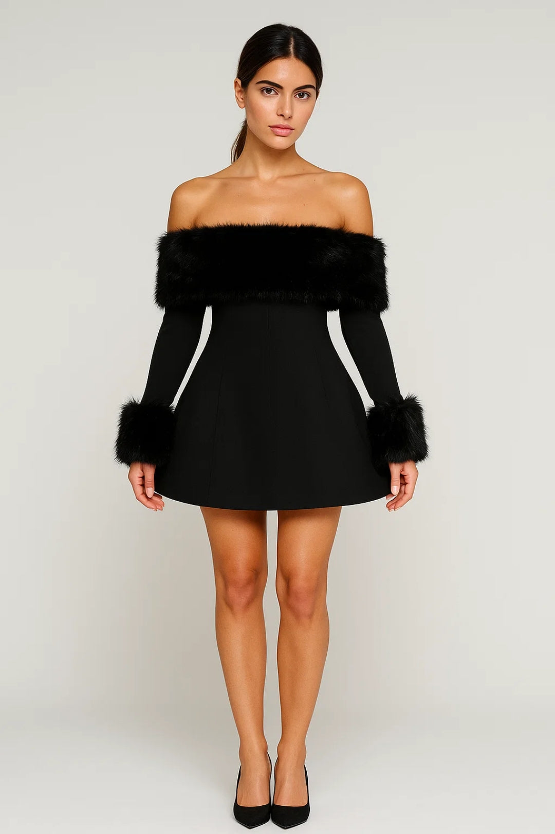 Minikleid mit Kunstfellbesatz | Schulterfrei mit Langarm | Extravagant und Feminin