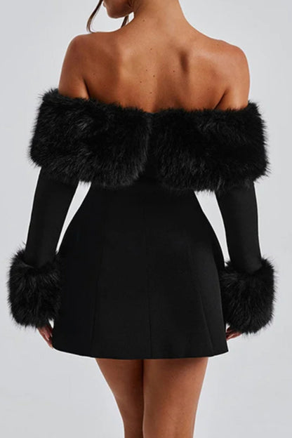 Minikleid mit Kunstfellbesatz | Schulterfrei mit Langarm | Extravagant und Feminin