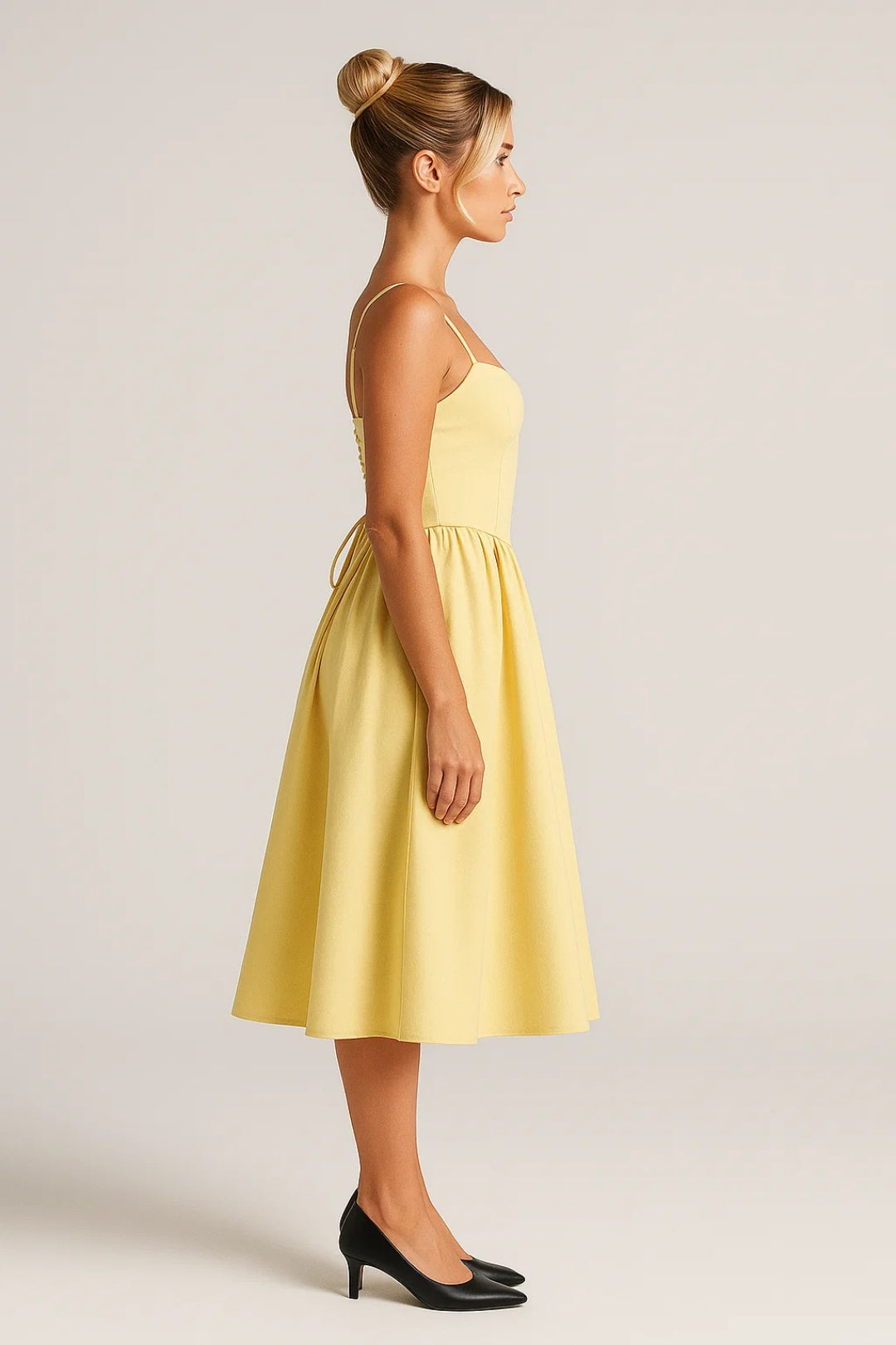 Mittellanges Kleid | Spaghettiträger | Elegante Taillenform