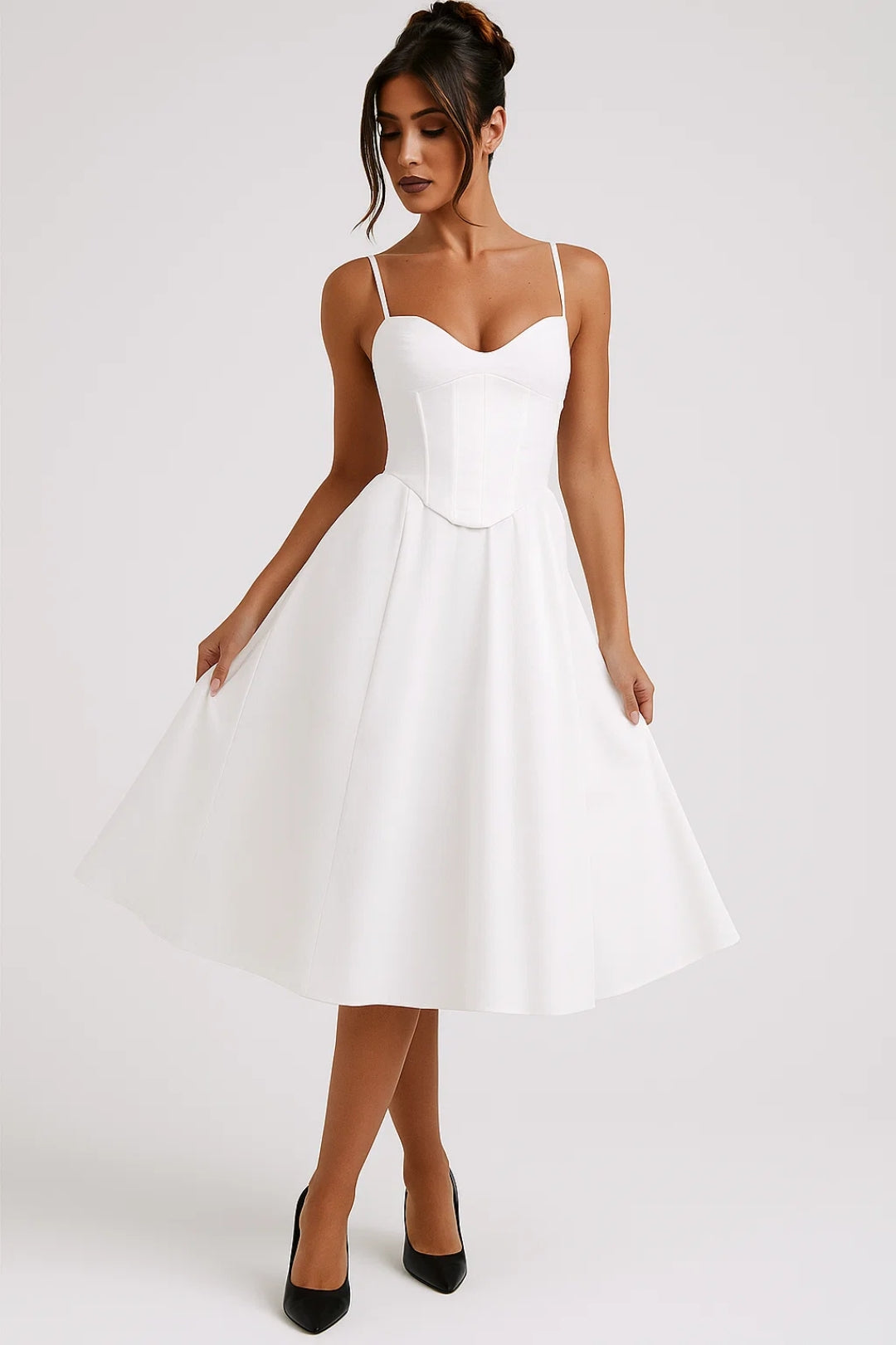 Mittellanges Kleid | Spaghettiträger | Elegante Taillenform