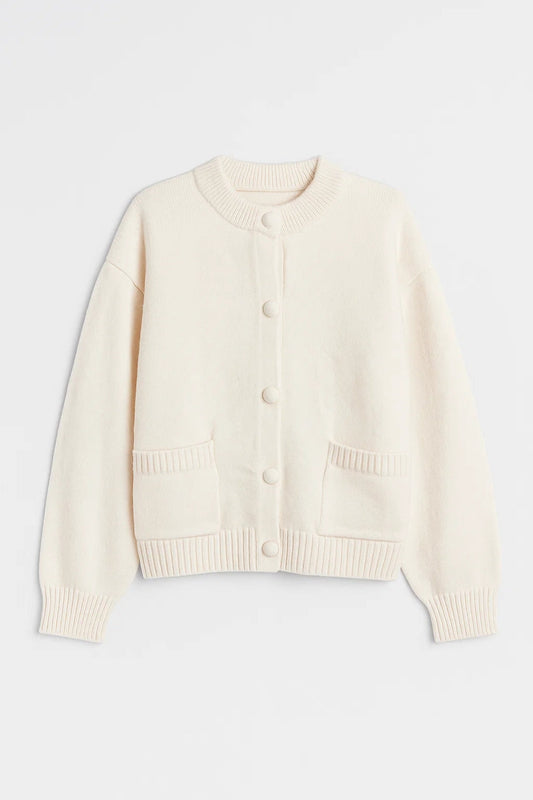 Schlichte Strickjacke | Gerader Schnitt mit Taschen | Zeitlose Schlichtheit