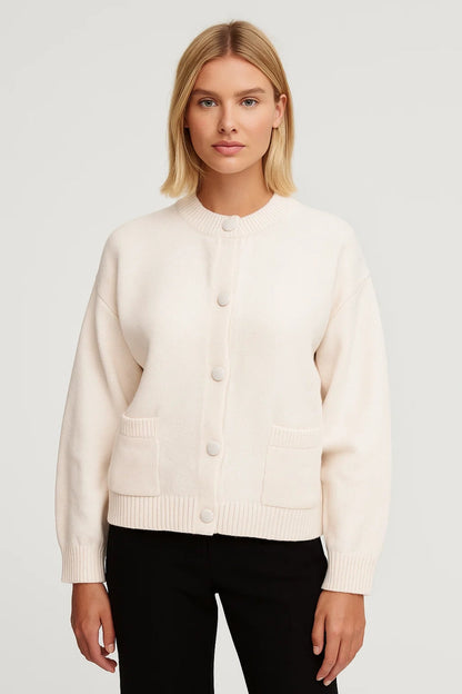 Schlichte Strickjacke | Gerader Schnitt mit Taschen | Zeitlose Schlichtheit