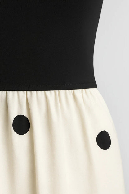 Schulterfreies Kleid | Gepunktetes Design | Zeitlose Eleganz