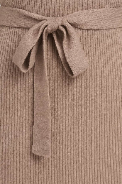 Strick Kleid | Mit Bindegürtel und Farbblock | Winterliche Eleganz